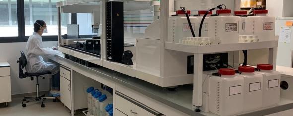 Automate pour tests sérlogiques Elisa - Crédit: Unité des Virus Emergents (INSERM, AMU, IRD)