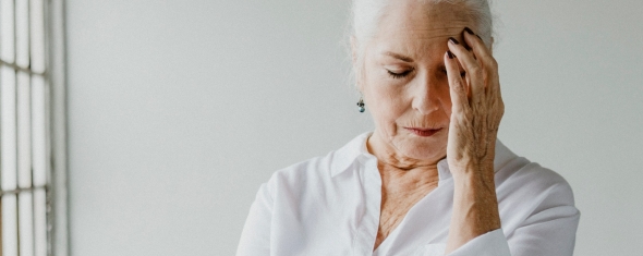 Migraine femme agée