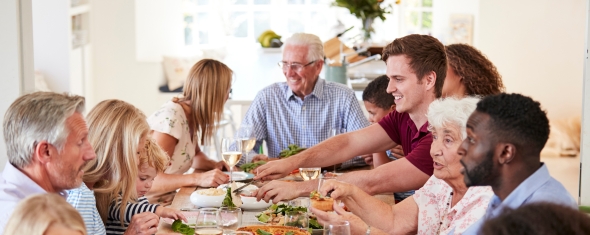 Famille à table