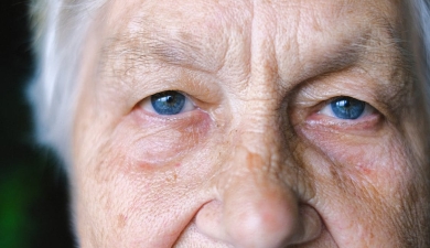 Yeux_femme_agee