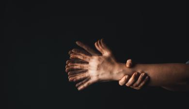 Expositions hormonales et risque de maladie de Parkinson chez les femmes
