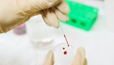 Polluants organiques persistants : le sang des volontaires des cohortes témoigne